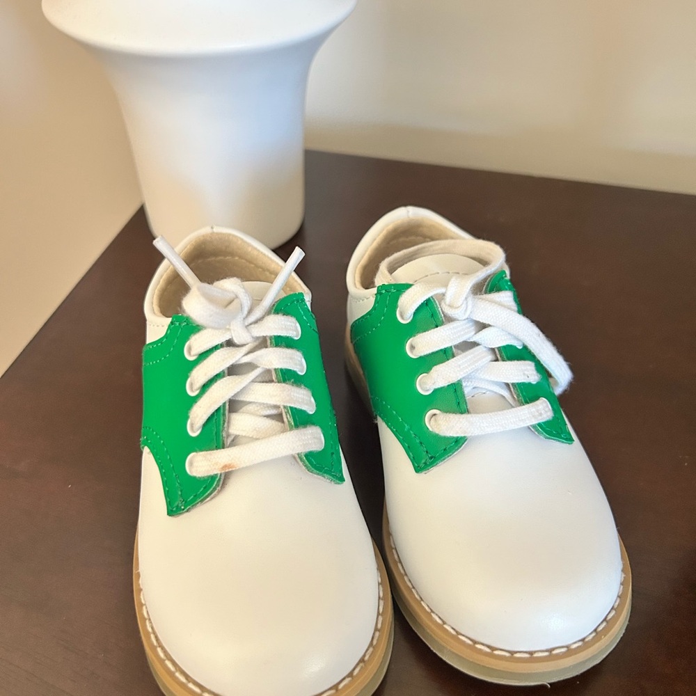 FootMates White and Green Dress Shoes